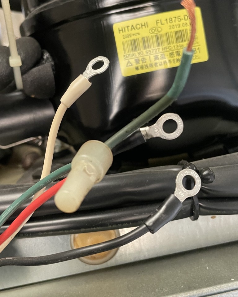 縦型冷凍冷蔵庫￥298,000(税込）の写真