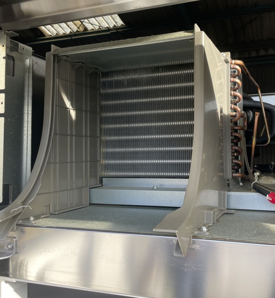 縦型冷凍冷蔵庫￥298,000(税込）の写真