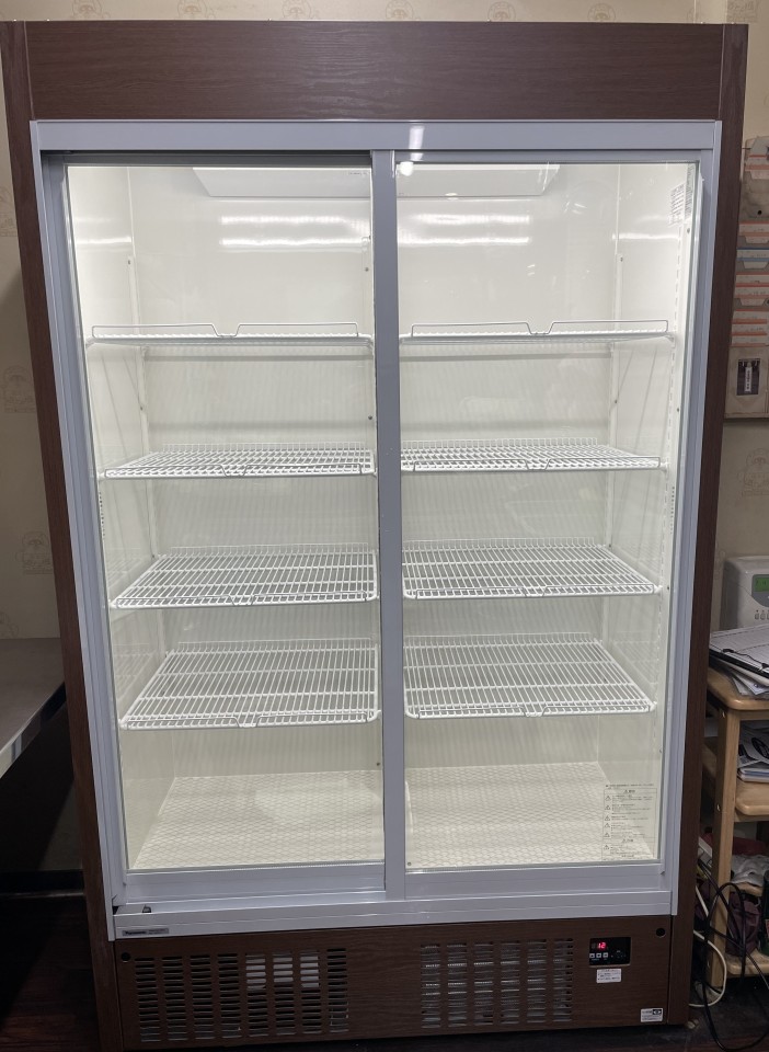 冷蔵ショーケース　入れ替え