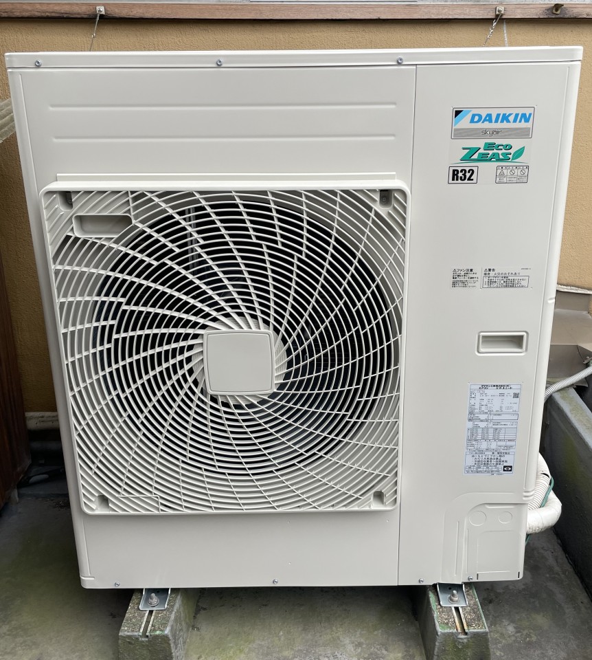 業務用エアコン1台　ルームエアコン2台設置