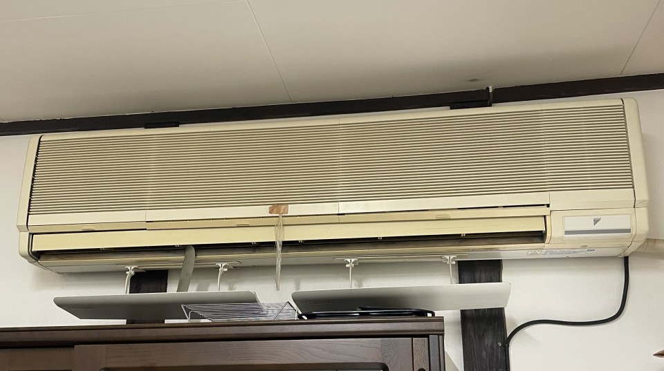 業務用エアコン1台　ルームエアコン2台設置の写真