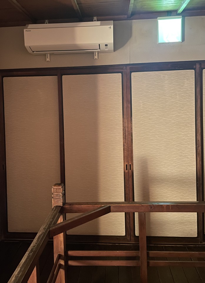 業務用エアコン1台　ルームエアコン2台設置の写真