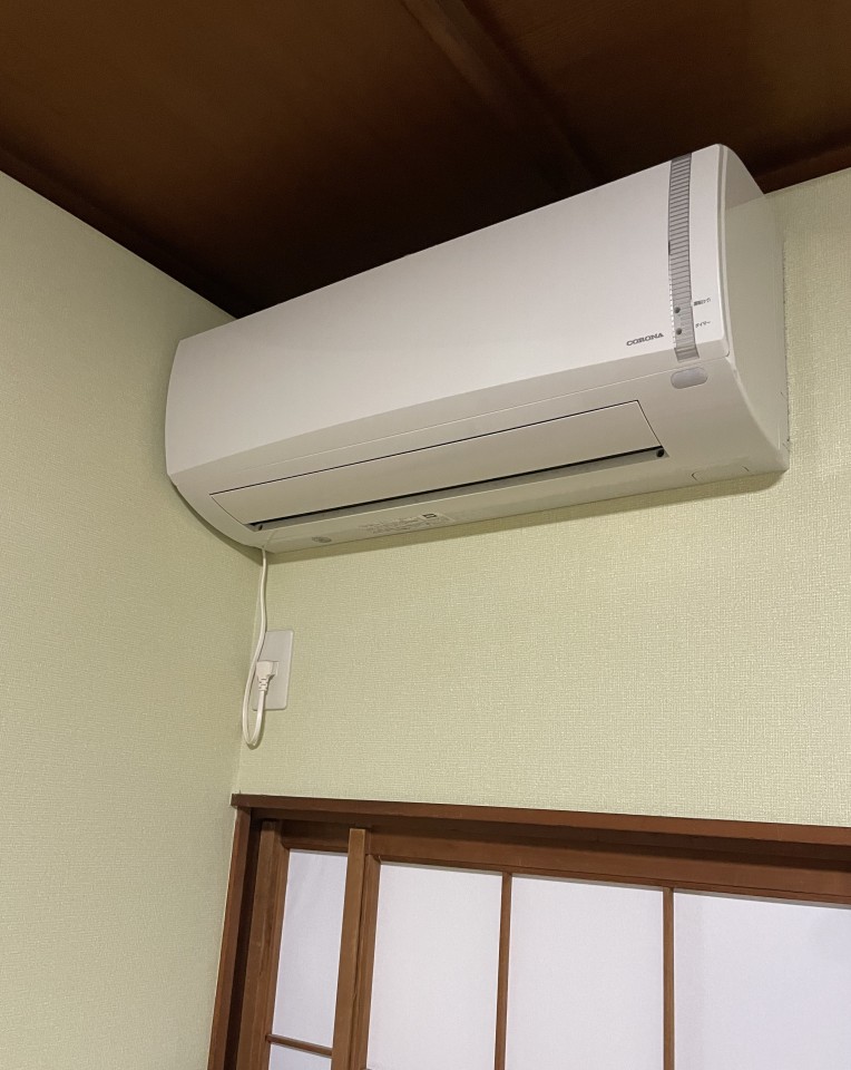 業務用エアコン1台　ルームエアコン2台設置の写真