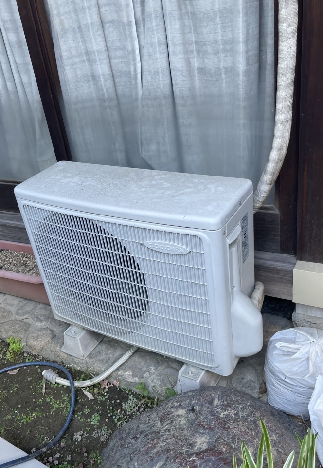 業務用エアコン1台　ルームエアコン2台設置の写真