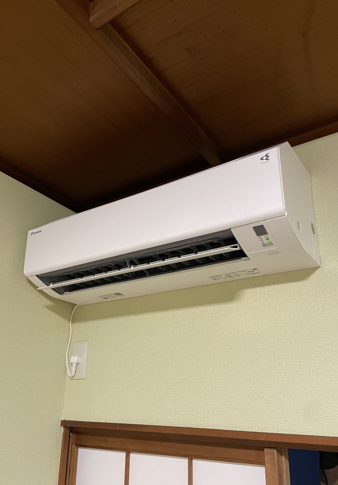 業務用エアコン1台　ルームエアコン2台設置の写真