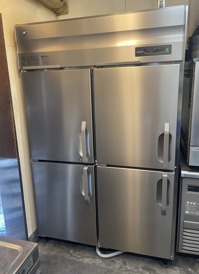 縦型冷凍冷蔵庫1台<br>製氷機1台<br>入れ替え工事