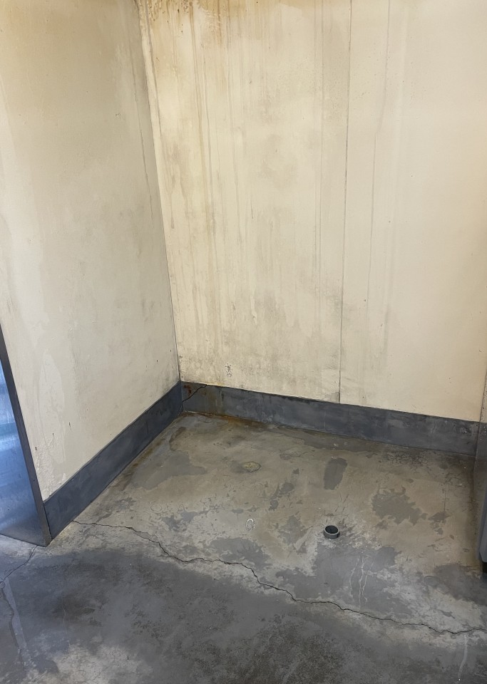 縦型冷凍冷蔵庫1台製氷機1台入れ替え工事の写真