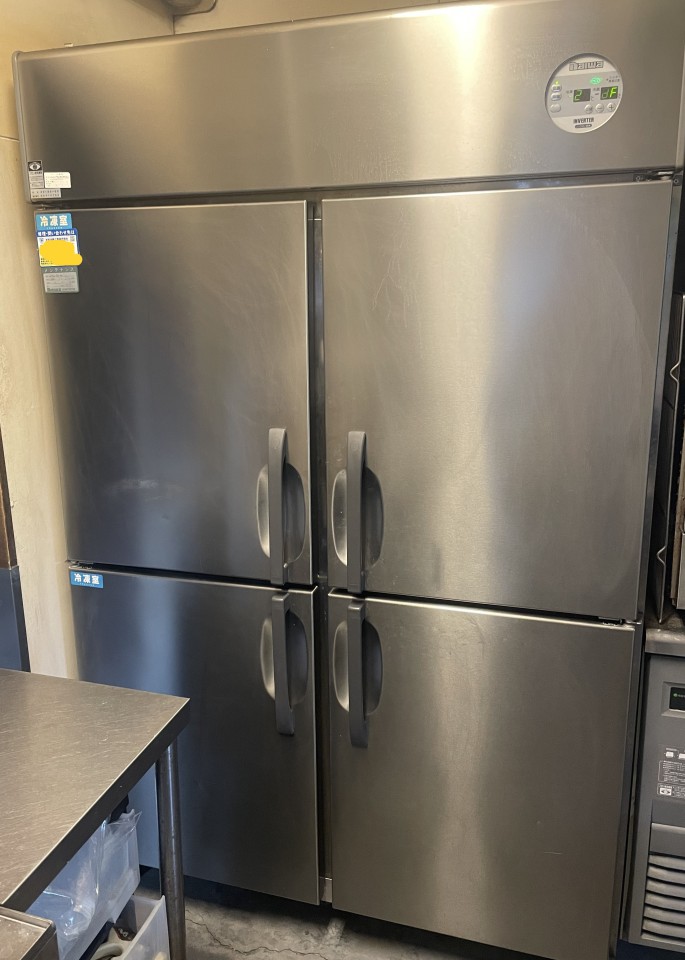 縦型冷凍冷蔵庫1台製氷機1台入れ替え工事の写真