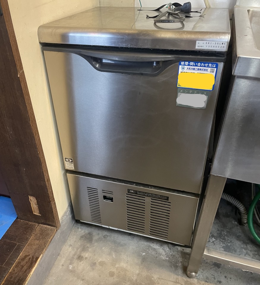 縦型冷凍冷蔵庫1台製氷機1台入れ替え工事の写真