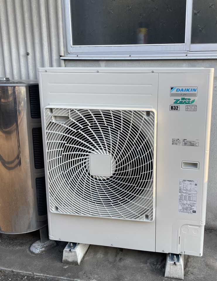 床置きエアコン入れ替えの写真