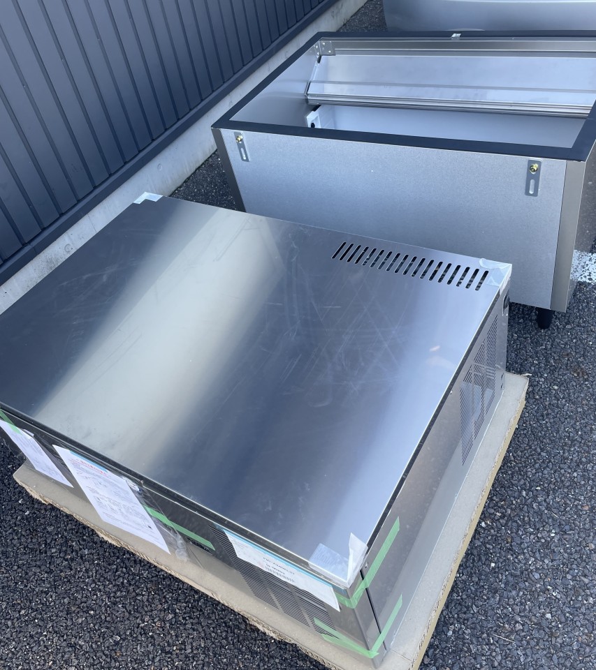 大型製氷機入れ替え工事の写真