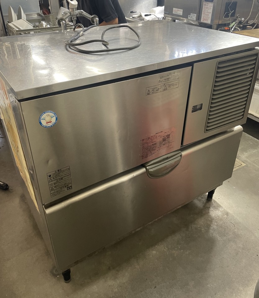 大型製氷機入れ替え工事の写真