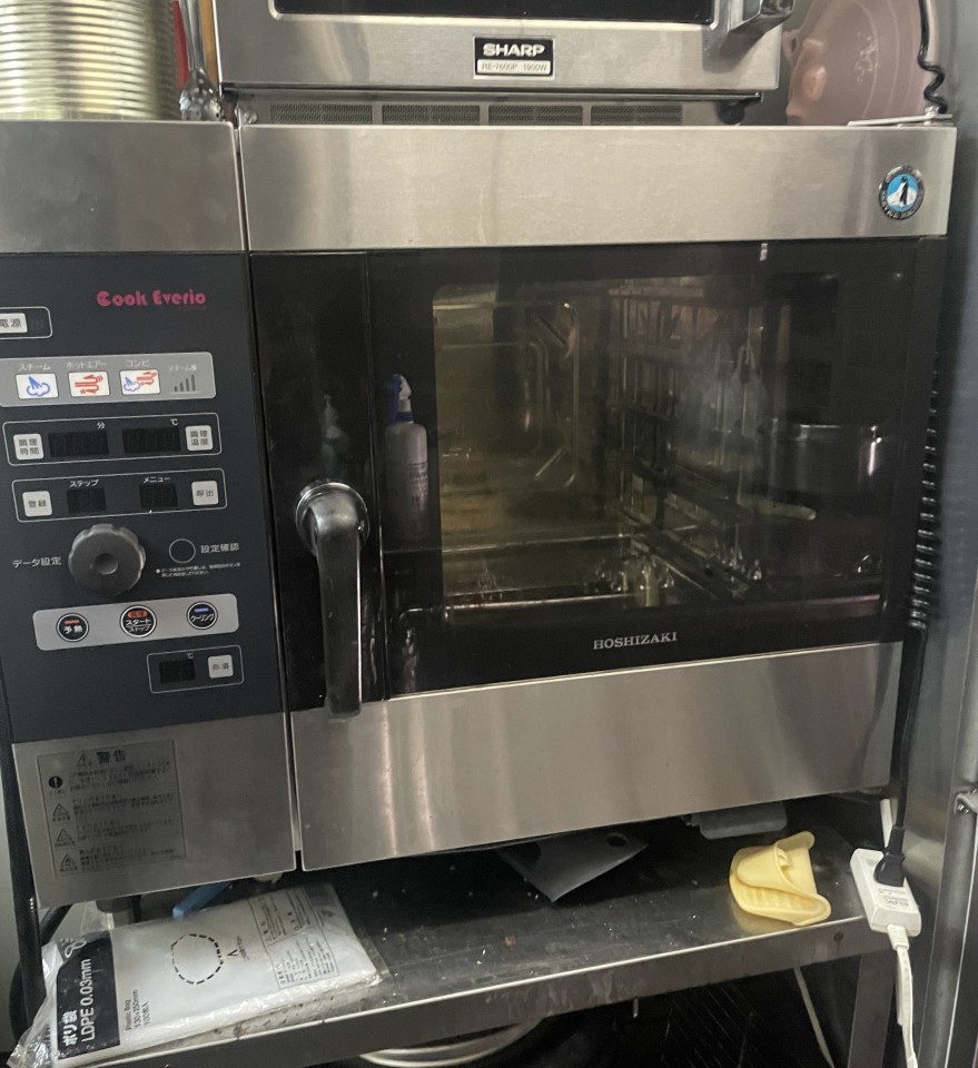 中古厨房機器販売実績スチコン冷蔵ショーケース台下冷蔵庫の写真