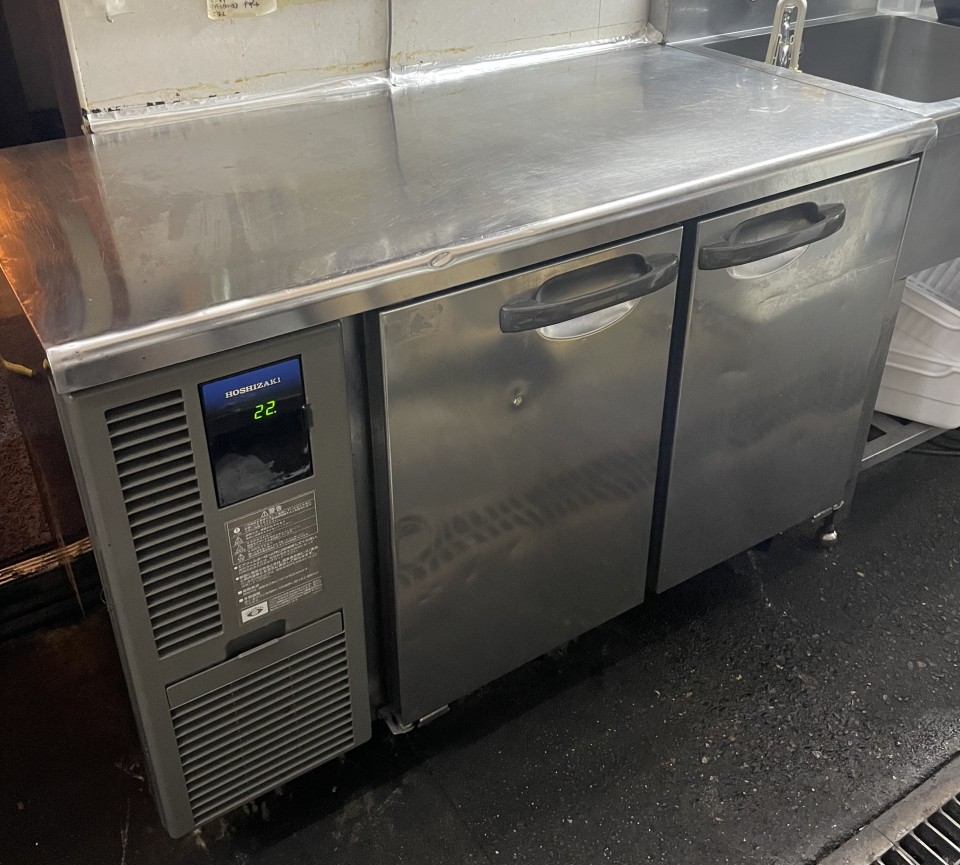中古厨房機器販売実績スチコン冷蔵ショーケース台下冷蔵庫の写真