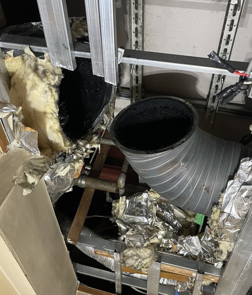 換気扇交換ダクト交換内装工事クロス貼りの写真