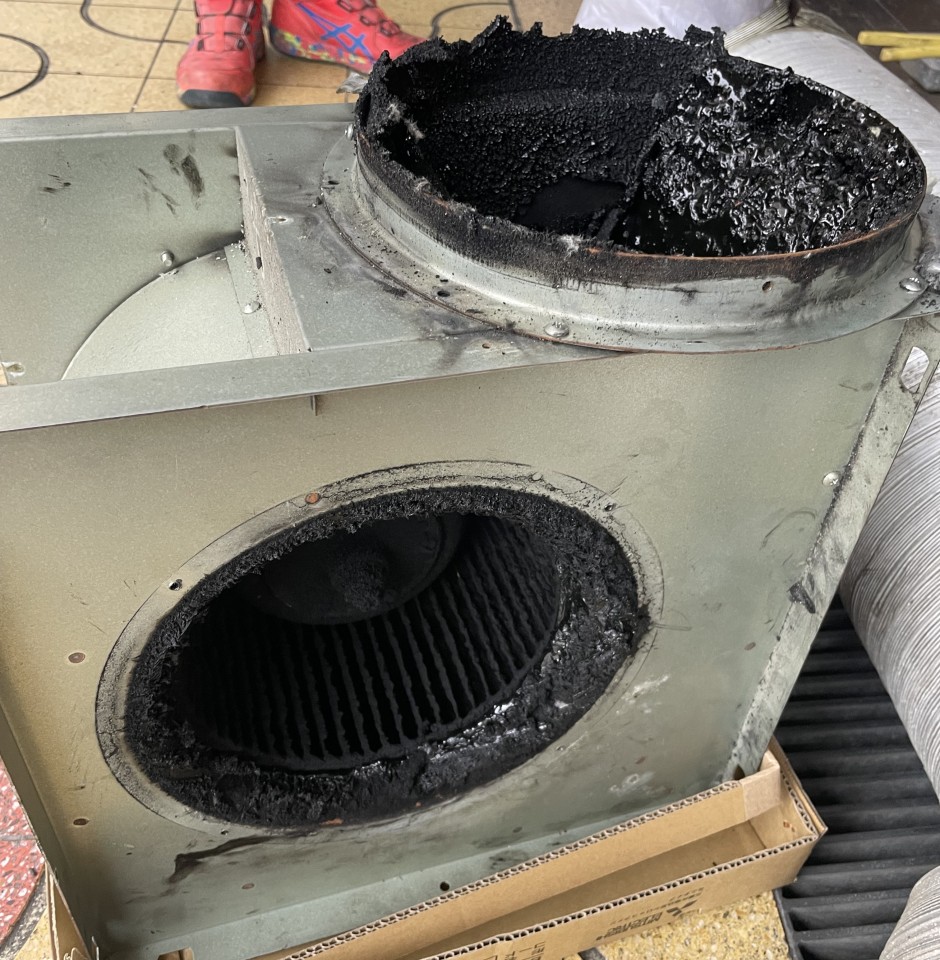 換気扇交換ダクト交換内装工事クロス貼りの写真