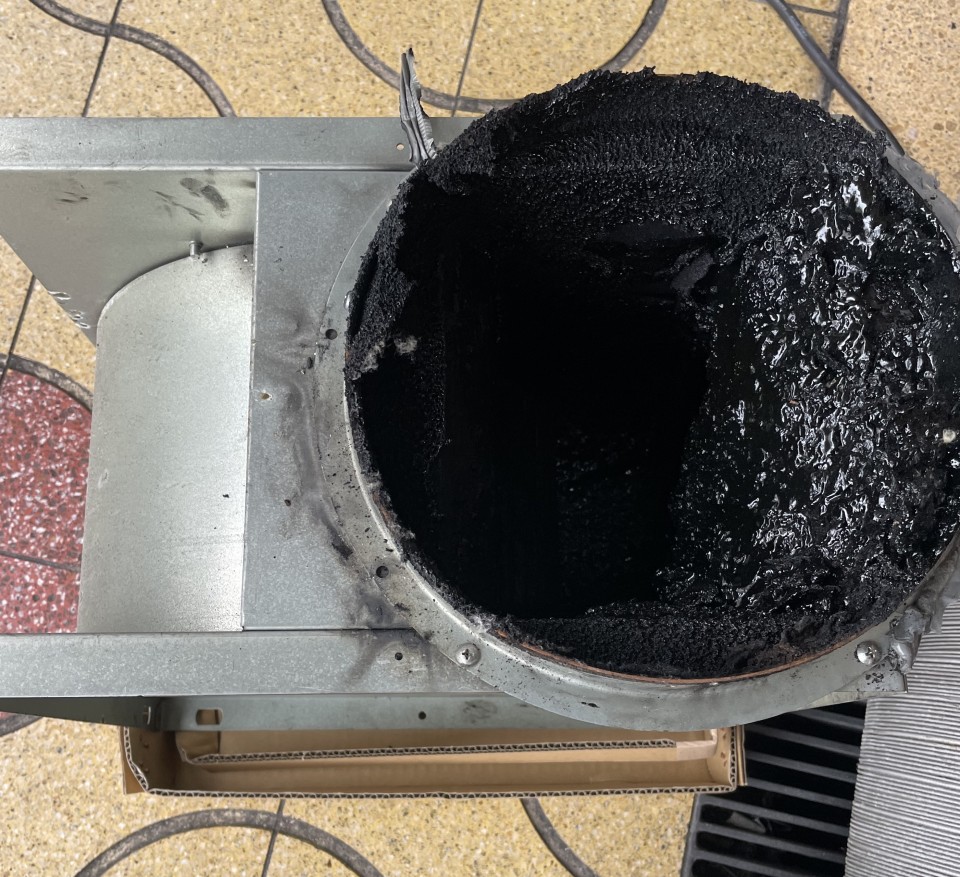 換気扇交換ダクト交換内装工事クロス貼りの写真