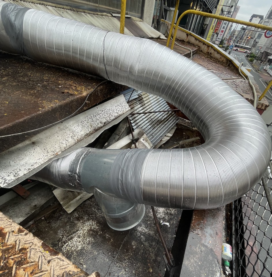 換気扇交換ダクト交換内装工事クロス貼りの写真