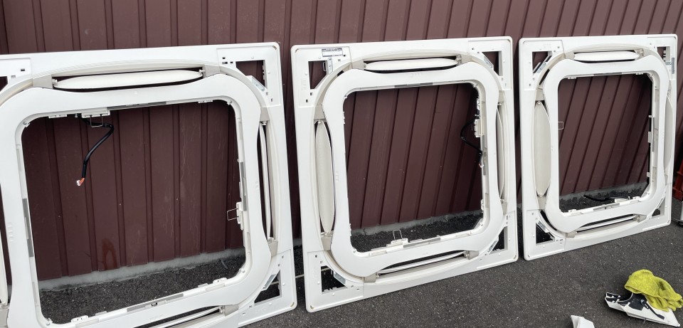 天カセエアコン洗浄内機洗浄3台の写真