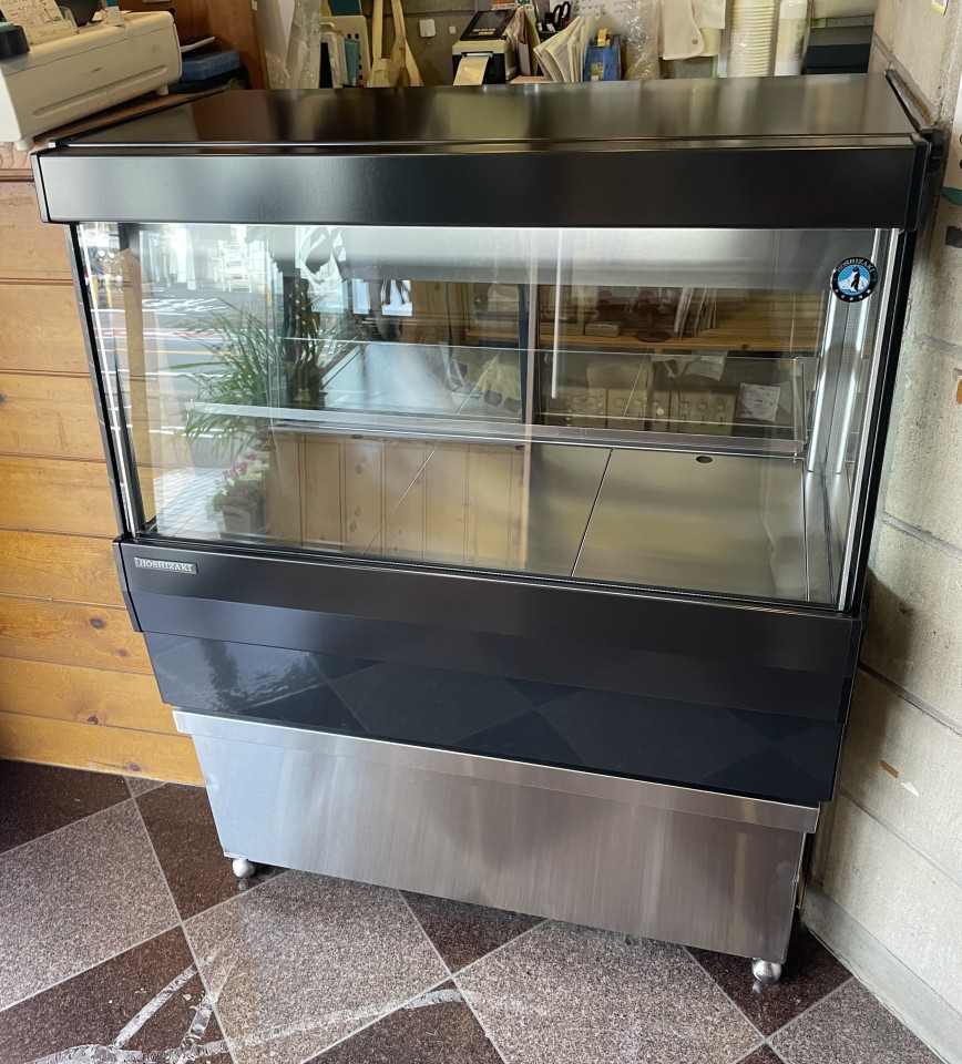 ディスプレイケース<br>特注作業台<br>入れ替え工事