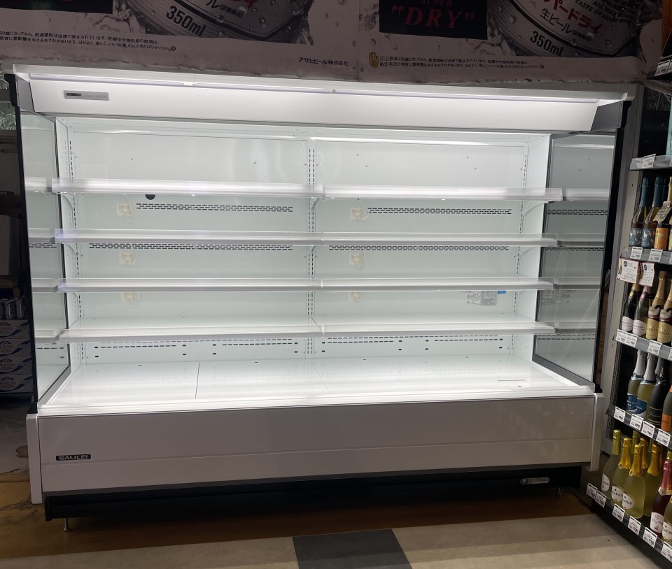 ドリンクショーケース入れ替え