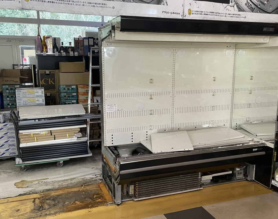 ドリンクショーケース入れ替えの写真