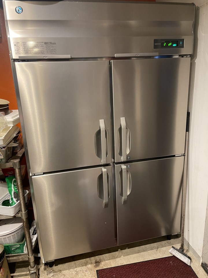 縦型冷凍冷蔵庫1台<br>製氷機1台<br>入れ替え工事