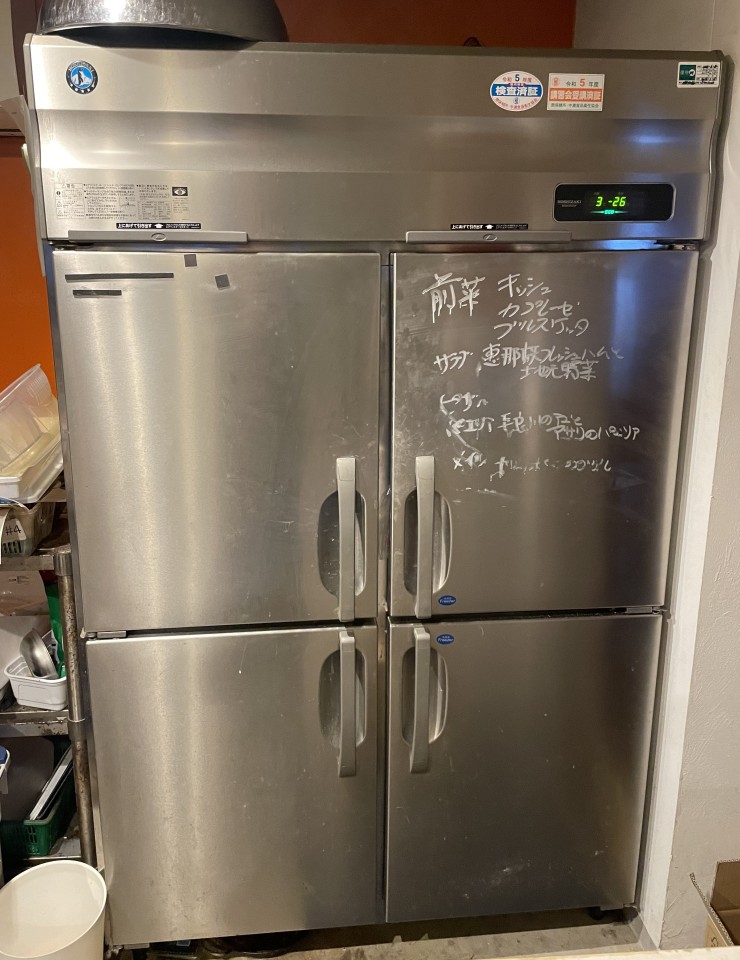 縦型冷凍冷蔵庫1台製氷機1台入れ替え工事の写真