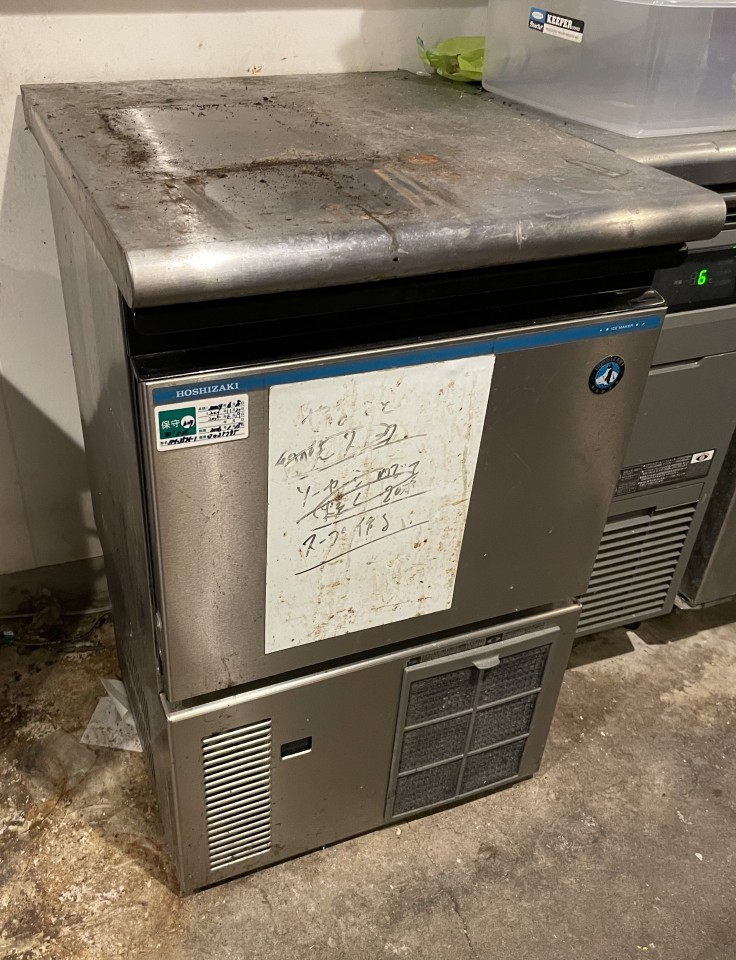 縦型冷凍冷蔵庫1台製氷機1台入れ替え工事の写真